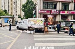 合规竞彩买球工具 -【天眼问政】斑马线上卖水果、货车堵门？交警城管“动真碰硬”整治小区门口马路市场