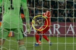 2026世界杯买球app -欧冠学着點(diǎn)：在(zài)中(zhōng)超这种禁区手球(qiú)不算點(diǎn)球(qiú)，VAR也不会介入