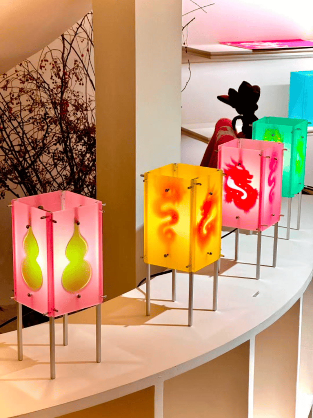 灯火在场 WHEN LIGHT GATHERS