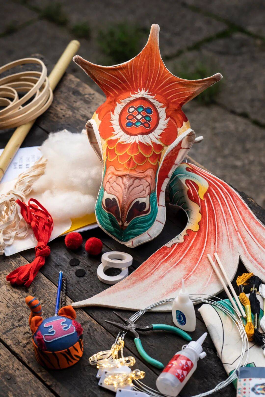 灯火在场 WHEN LIGHT GATHERS