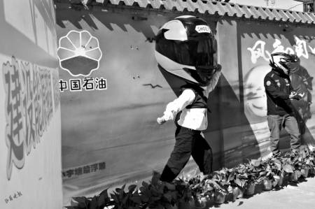 加油站融入摩托文化追风人从此有了专属港湾